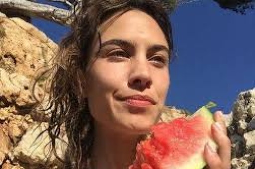 镜头前喊家人镜头后藏脏乱！网红鹿哈或面临269亿天价赔偿